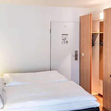 Отель Aachen-hbf Ахен