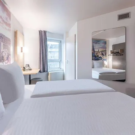 Отель Aachen-hbf *